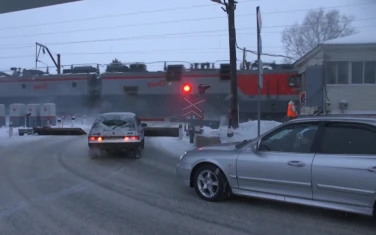 Будьте внимательны на железнодорожных переездах!