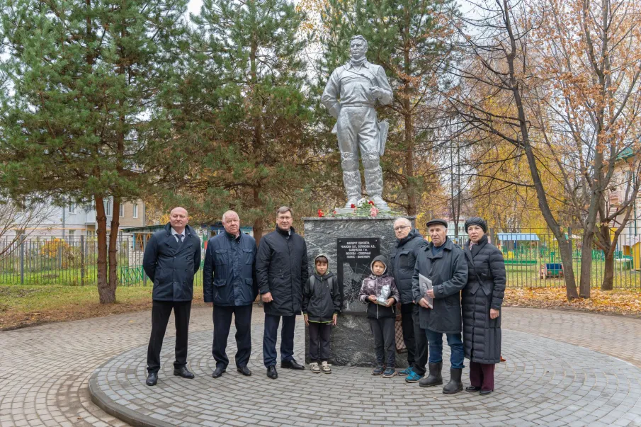 Открытие памятника Валерию Чкалову