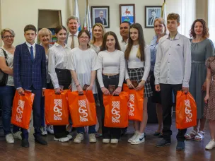 Торжественное вручение паспортов юным гражданам России