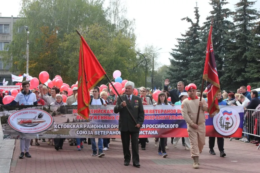 Парад трудовых коллективов в День города Кстово