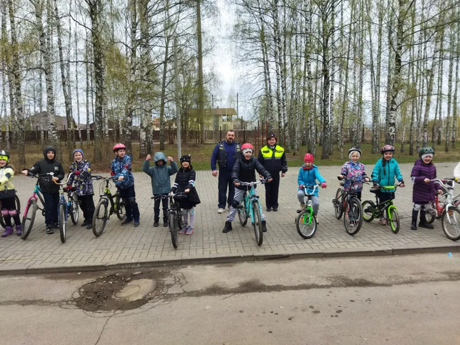 Госавтоинспекция провела безопасные инструктажи со старшеклассниками