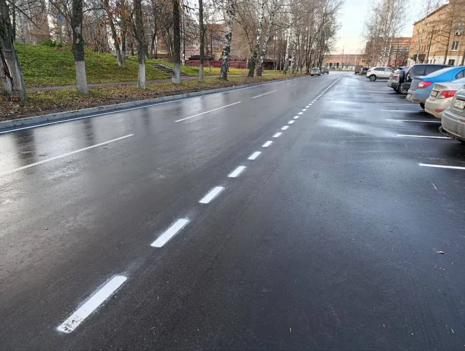 Завершен ремонт проезда между Дворцом культуры нефтехимиков и ЦРБ