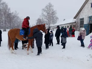 Для детей из семей вынужденных переселенцев, прибывших в Кстовский округ,  организовали уроки иппотерапии
