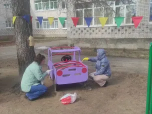 Сотрудники социальных учреждений и активные жители Кстовского района присоединились к месячнику по благоустройству