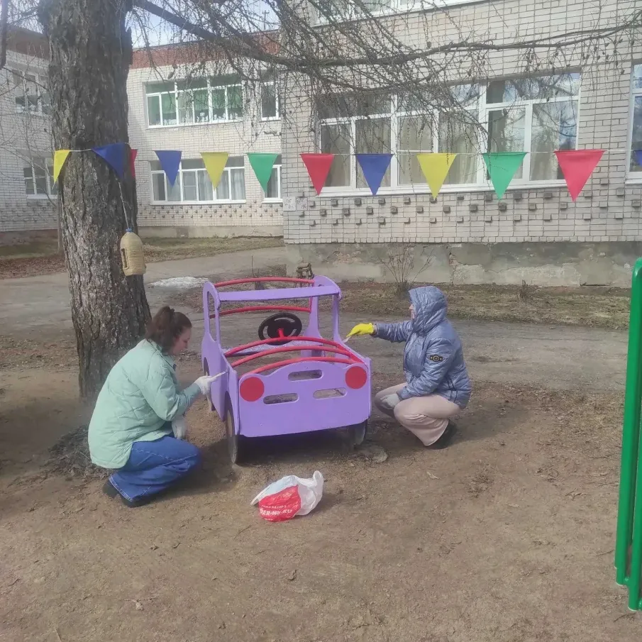 Сотрудники социальных учреждений и активные жители Кстовского района присоединились к месячнику по благоустройству