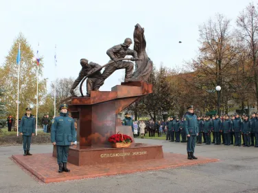 Открытие памятника «Спасающим жизни»
