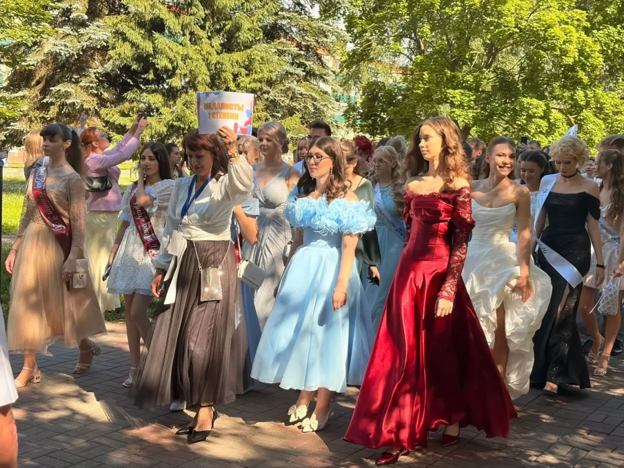 В добрый путь, выпускники!