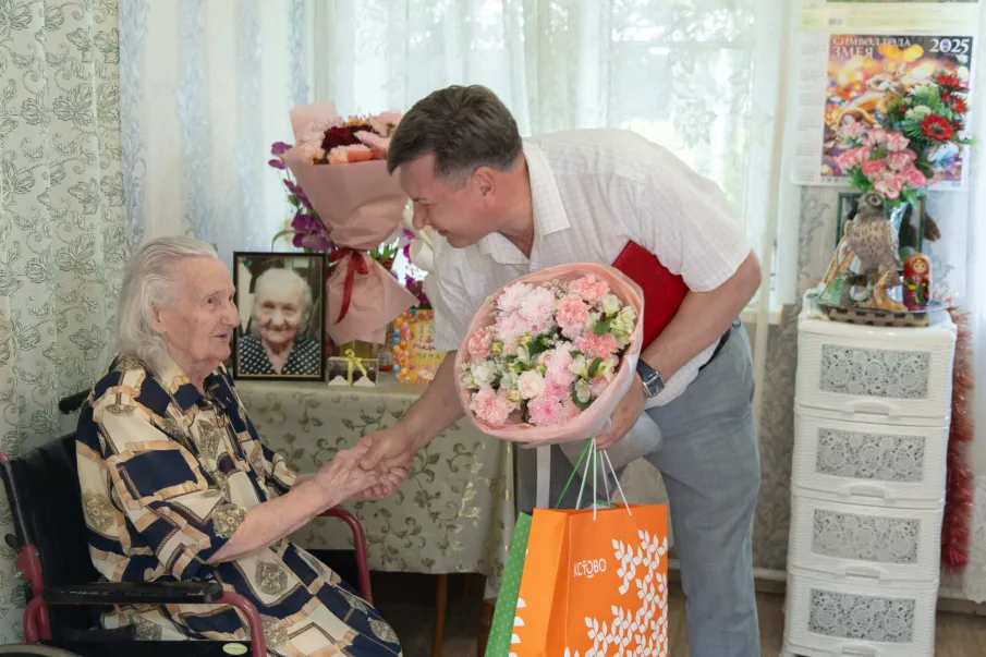 100 лет отметила ветеран труда и труженик тыла Надежда Константиновна Рюмина