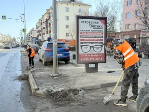 В Кстовском районе бригады чистят прибордюрные полосы, собирают мусор  и приводят в порядок остановки