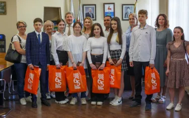 Торжественное вручение паспортов юным гражданам России